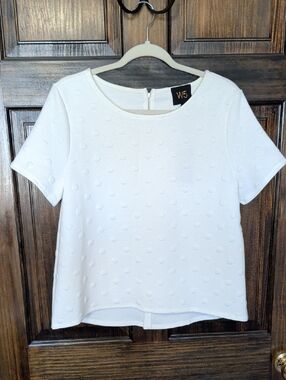 W5 White Raised Dot Short Sleeve Crew Neck Top